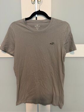 Hollister Men’s Grey Short Sleeve Crew Tee with Logo